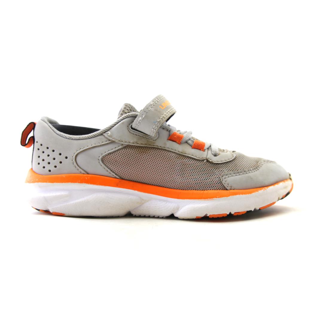 UNDER ARMOUR ASSERT 9 AC