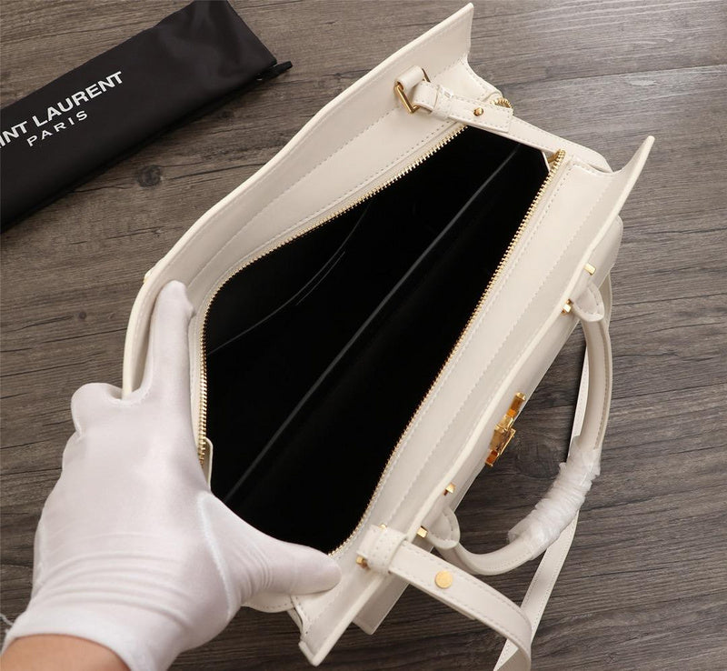 Amelia - YSL Bag - 2937
