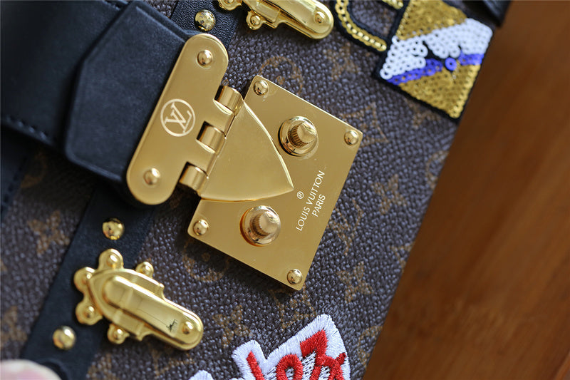 Fan Fashion Lu-Vi bags - 8215