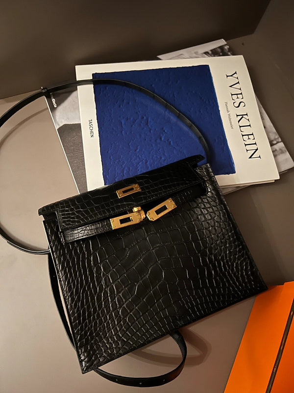 Amelia - HMS Bags - 1628