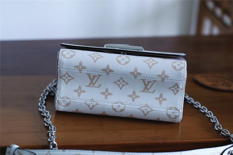 Fan Fashion Lu-Vi bags - 8443