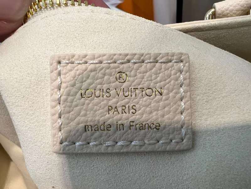 Fan Fashion Lu-Vi bags - 11414