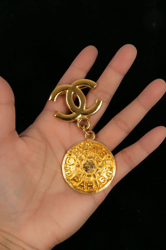 Broche dorée Chanel 1995