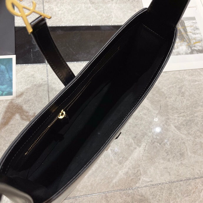 Amelia - YSL Bag - 3600