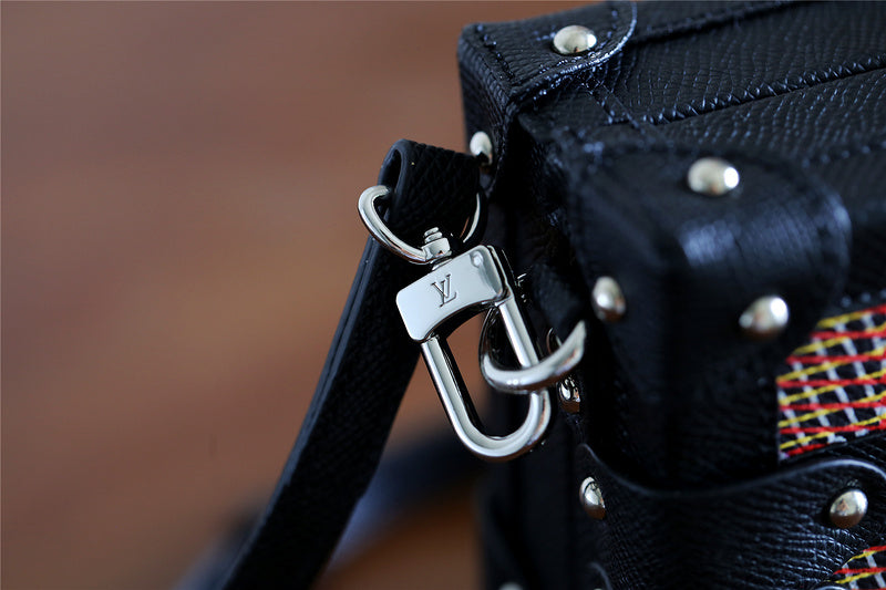 Fan Fashion Lu-Vi bags - 8213