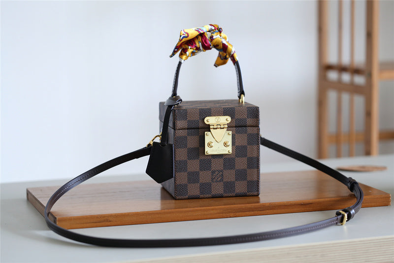 Fan Fashion Lu-Vi bags - 9344