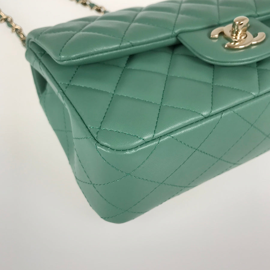CHANEL Mini Matrasse 20 Shoulder bag