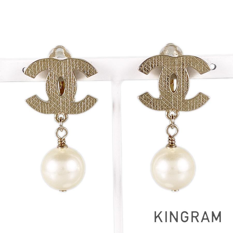 CHANEL Earring
