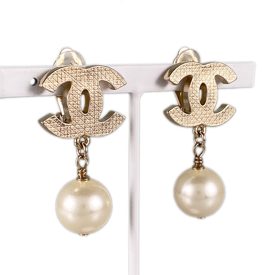 CHANEL Earring