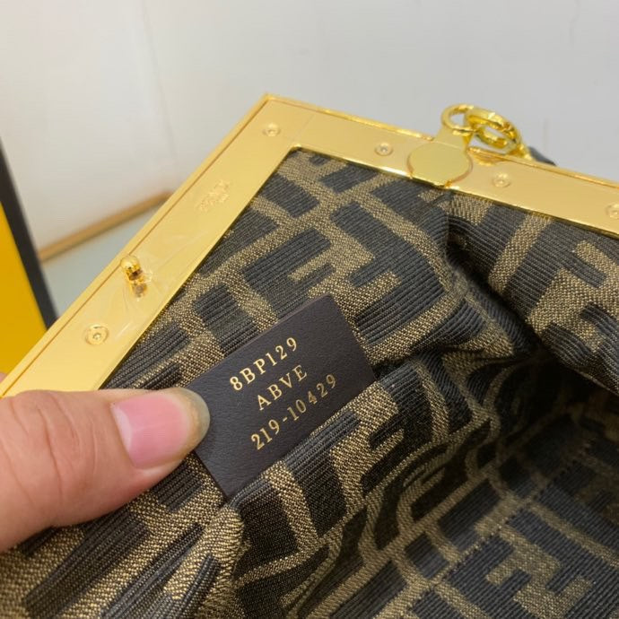 Amelia-  FND BAGS  - 220