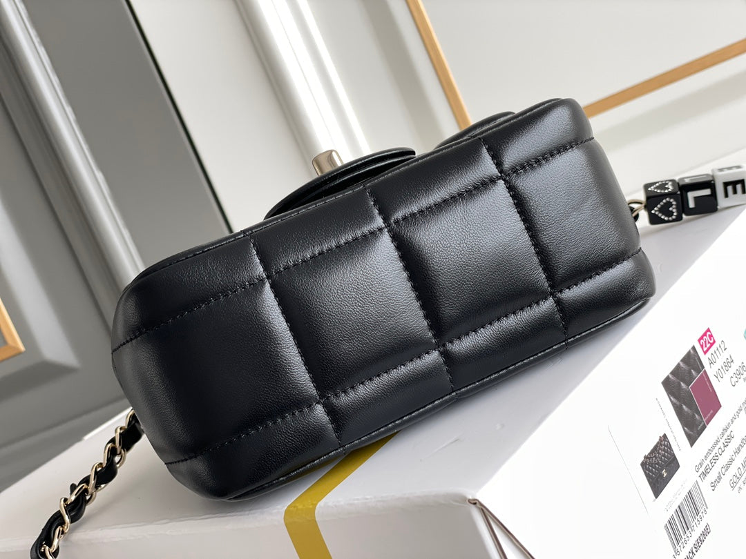 Chanel - Luxury Bag - CHL - 389