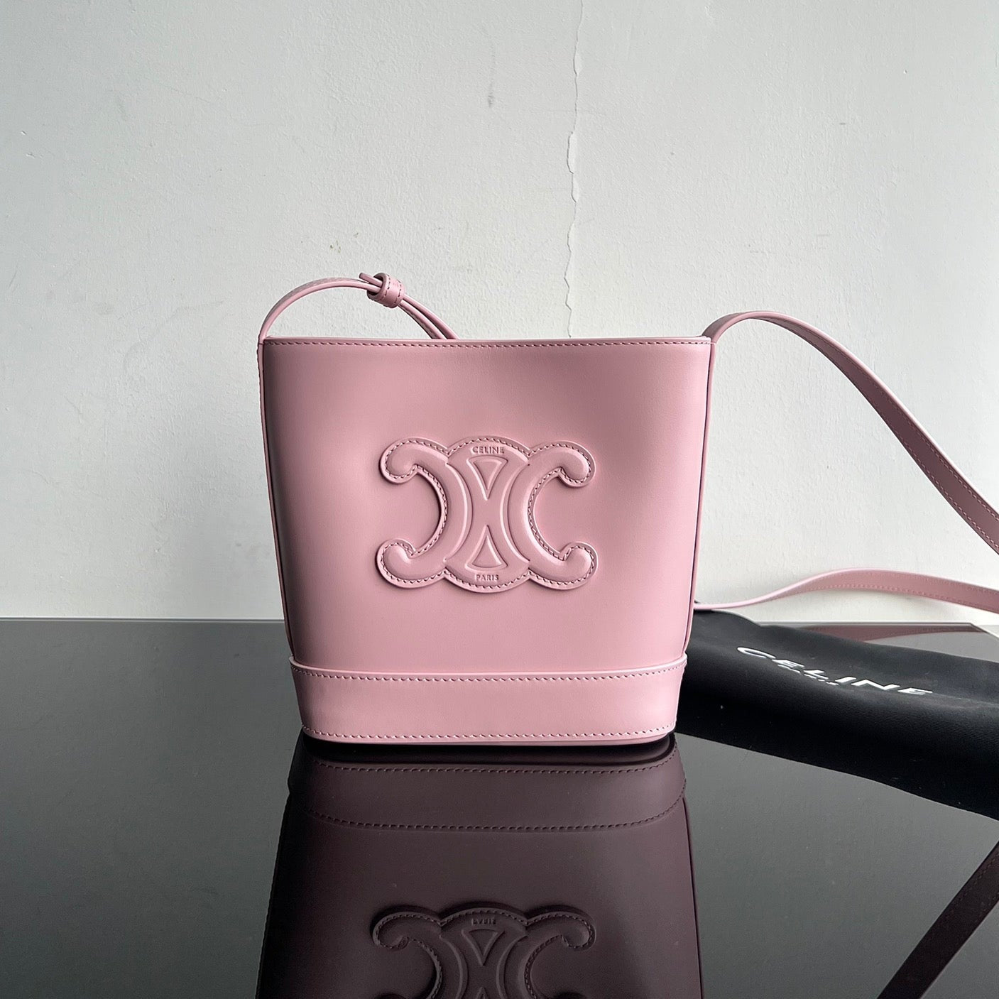 CUIR TRIPHOME 19 PINK PASTEL SMOOTH CALFSKIN BUCKET BAG Amelia
