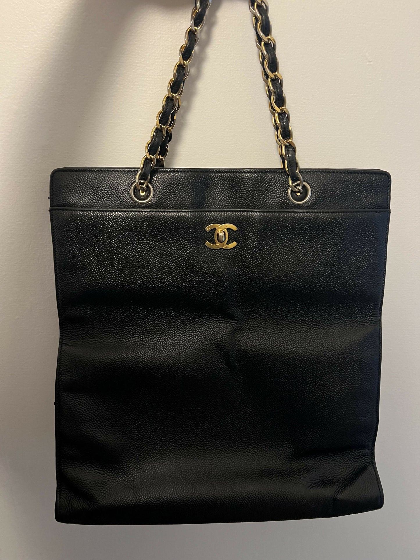Chanel CC Chain Tote, in Caviar Leather in Black with Gold-Suff d Alloy Hardware