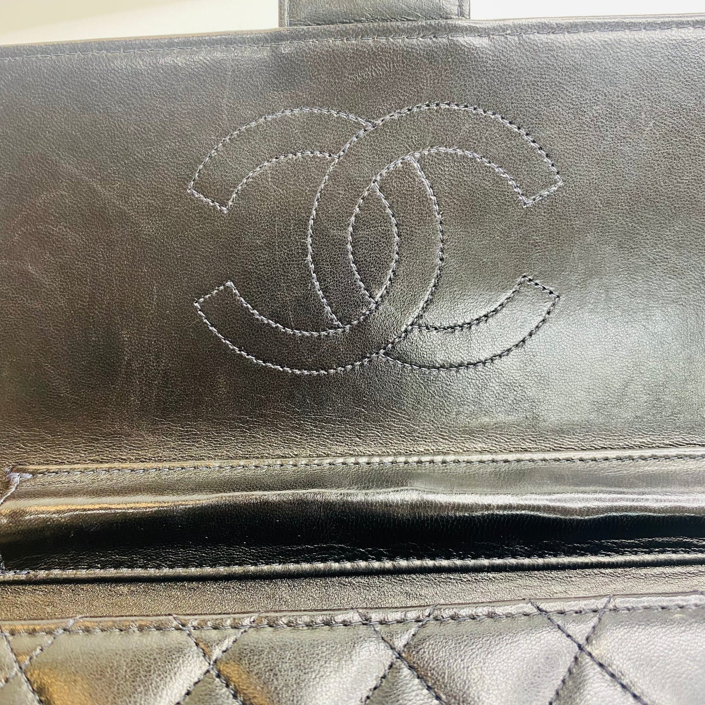 CHANEL   Black Quilted Lambskin Leather Medium Single Chain Flap Bag in NEW CONDITION