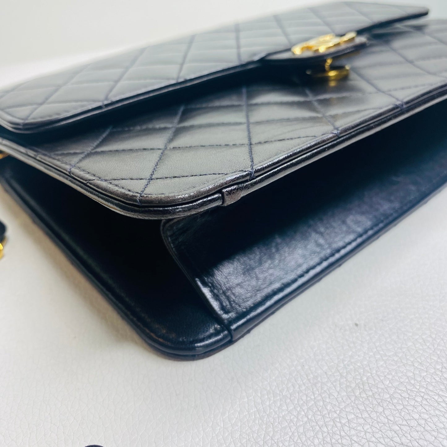 CHANEL   Black Quilted Lambskin Leather Medium Single Chain Flap Bag in NEW CONDITION