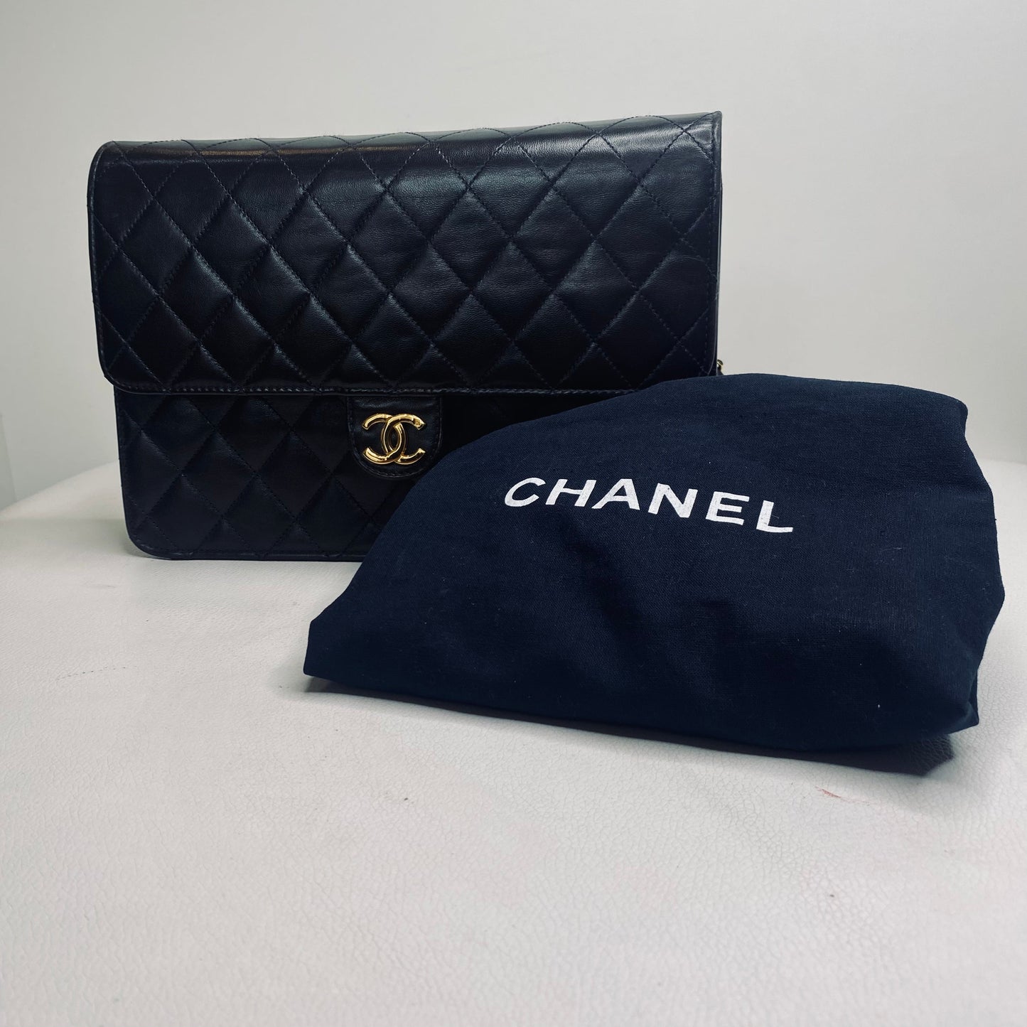 CHANEL   Black Quilted Lambskin Leather Medium Single Chain Flap Bag in NEW CONDITION