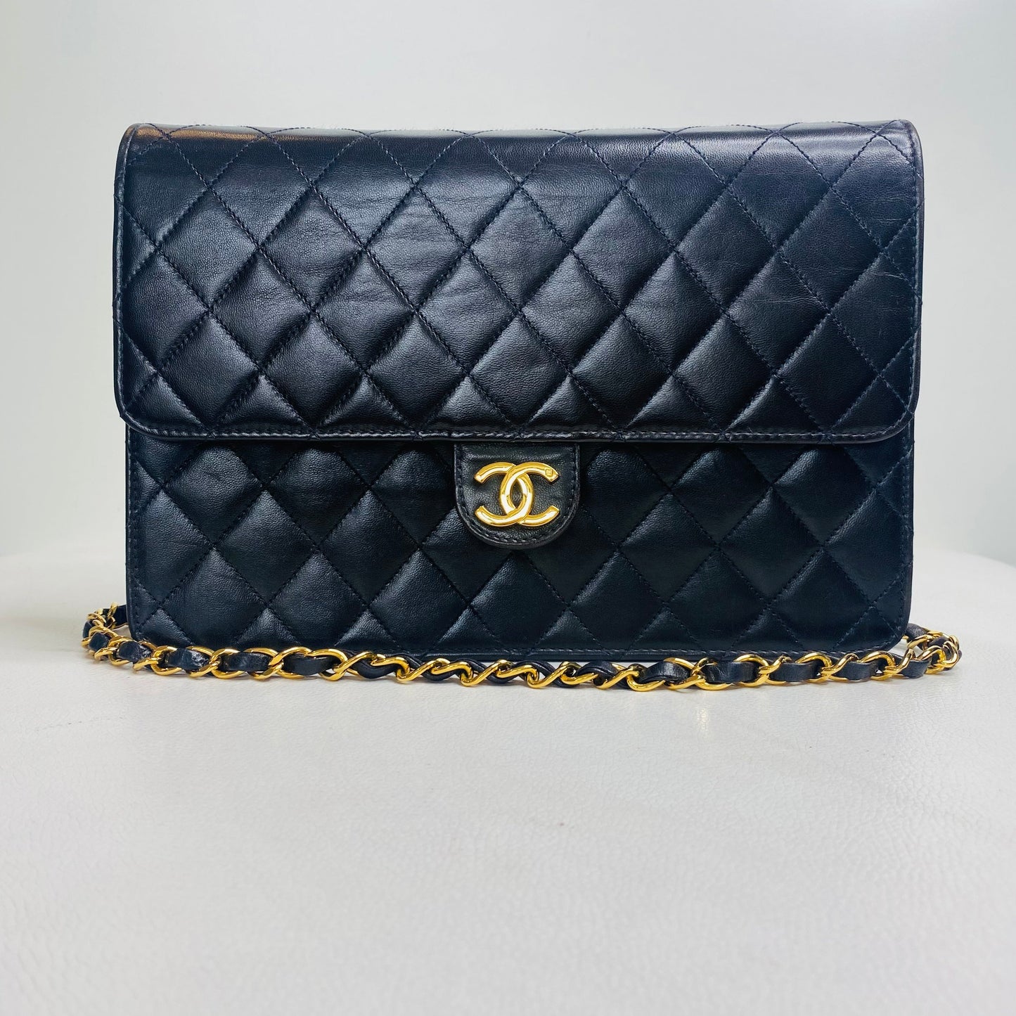 CHANEL   Black Quilted Lambskin Leather Medium Single Chain Flap Bag in NEW CONDITION
