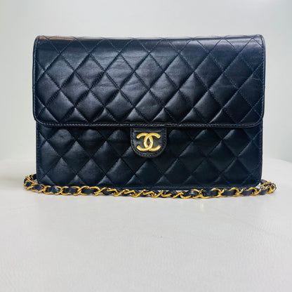 CHANEL   Black Quilted Lambskin Leather Medium Single Chain Flap Bag in NEW CONDITION