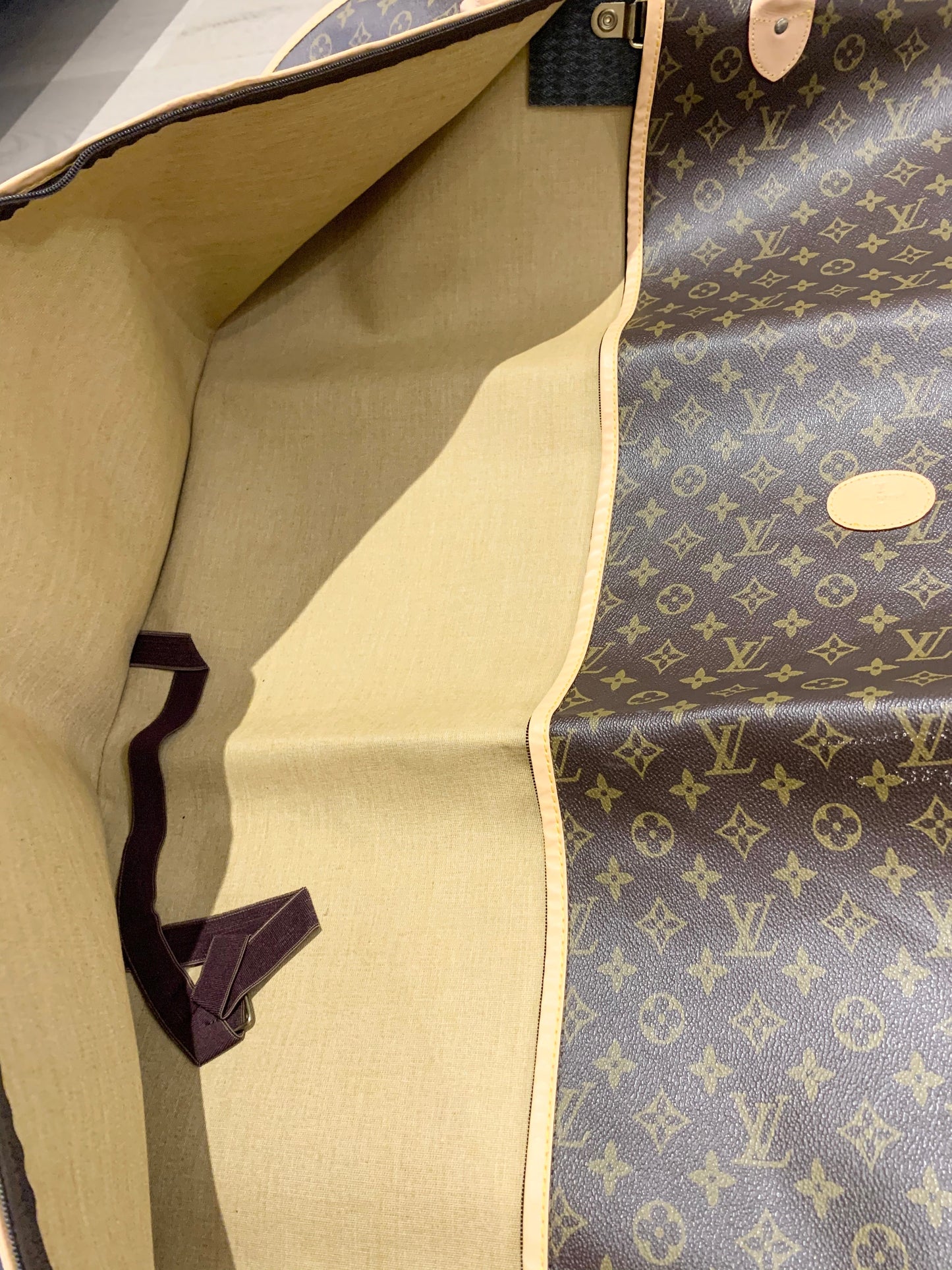 LOUIS VUITTON   Monogram Garment Cover