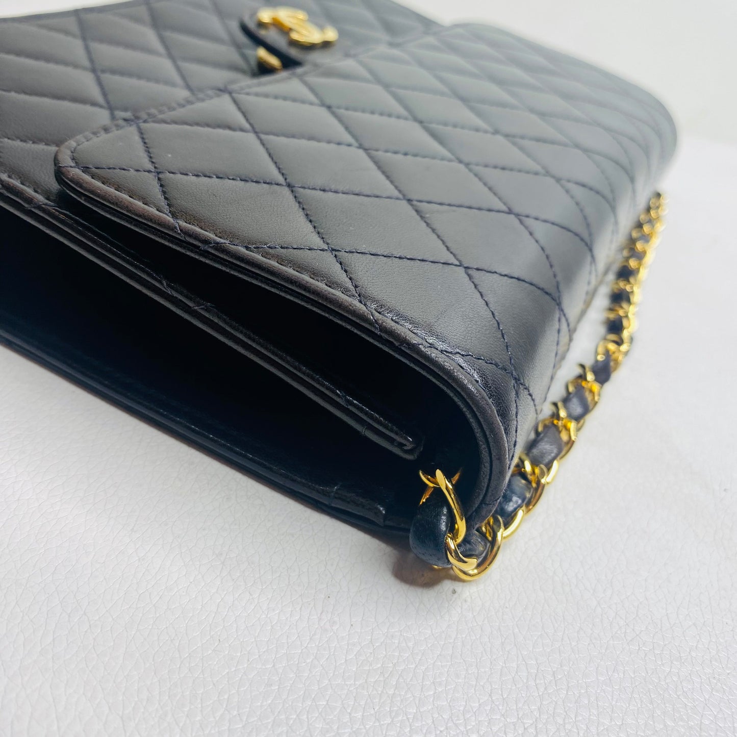 CHANEL   Black Quilted Lambskin Leather Medium Single Chain Flap Bag in NEW CONDITION