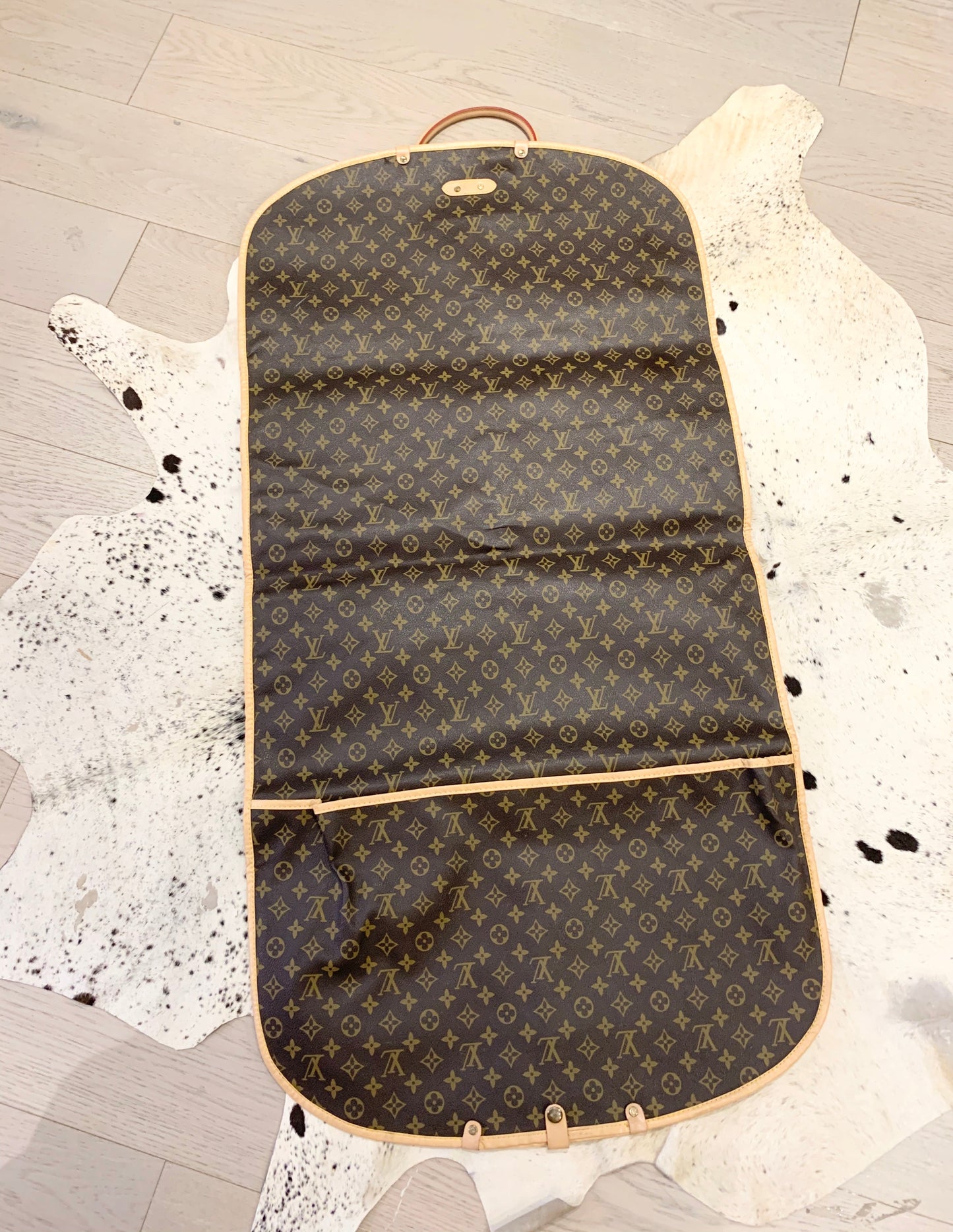 LOUIS VUITTON   Monogram Garment Cover