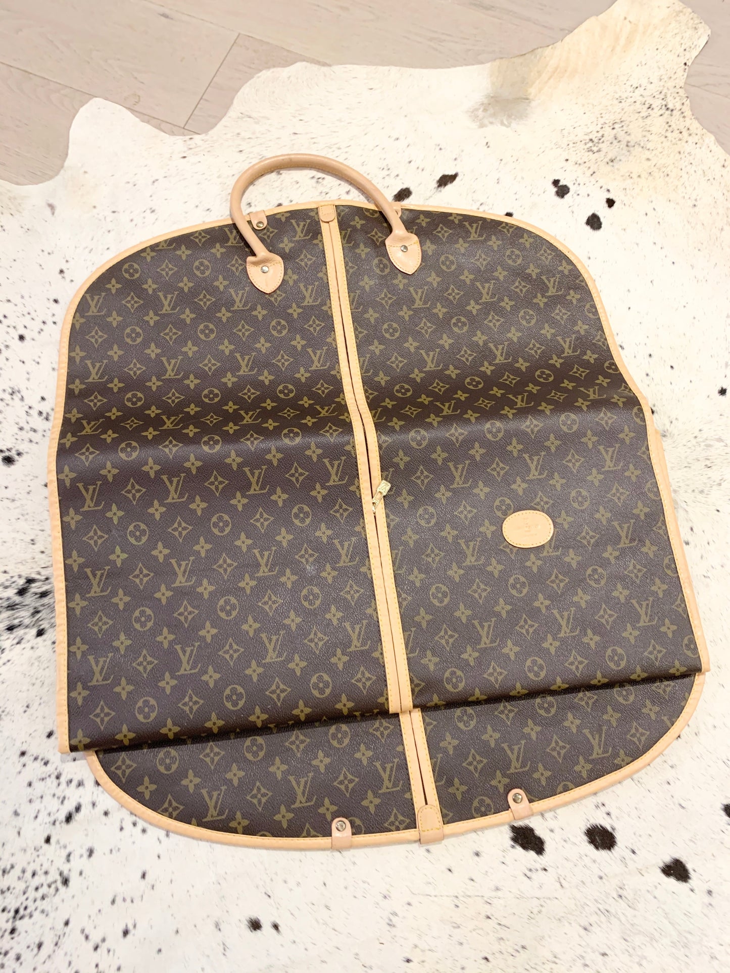 LOUIS VUITTON   Monogram Garment Cover