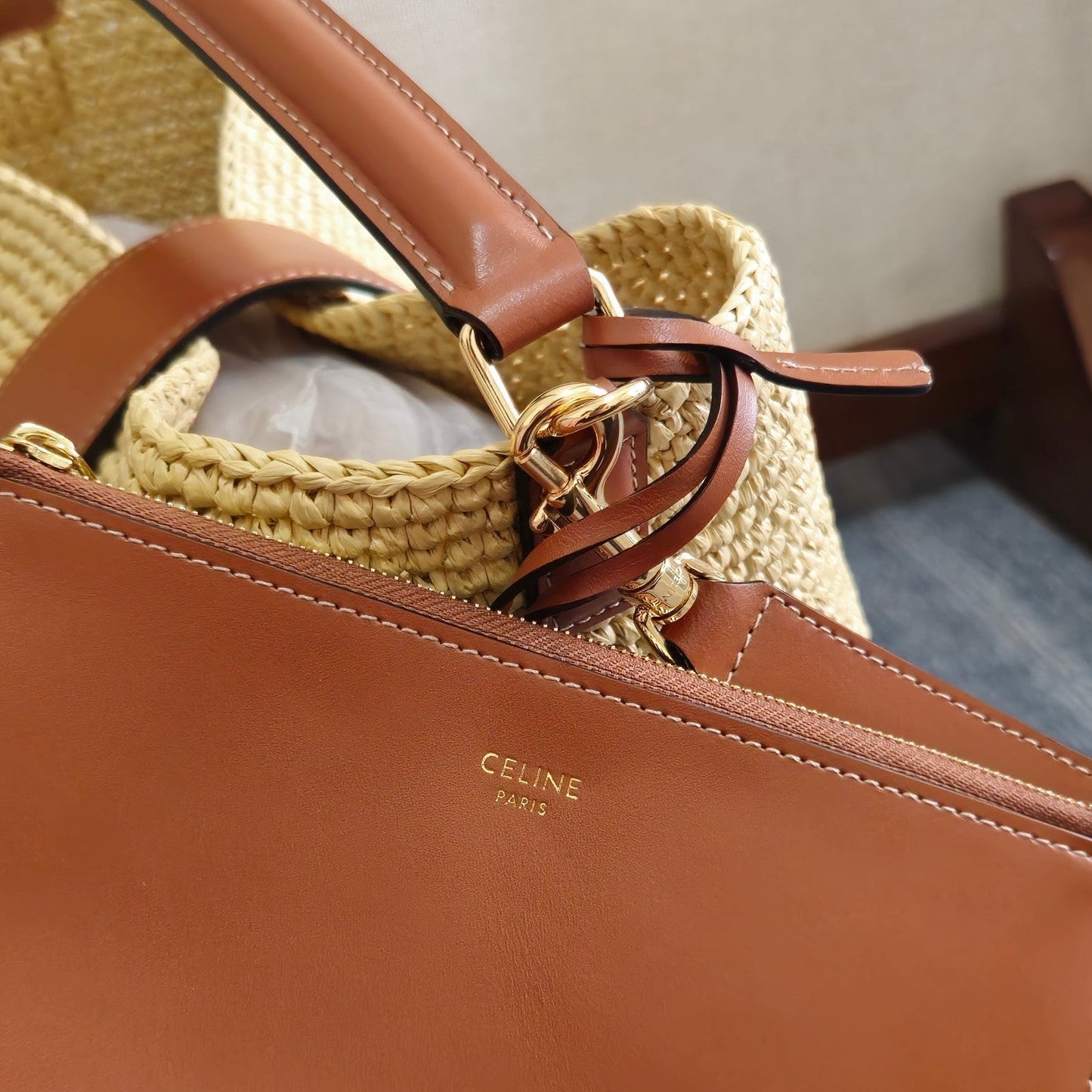 SMALL LOUISE BUCKET 25 IN BEIGE RAFFIA AND CALFSKIN Amelia