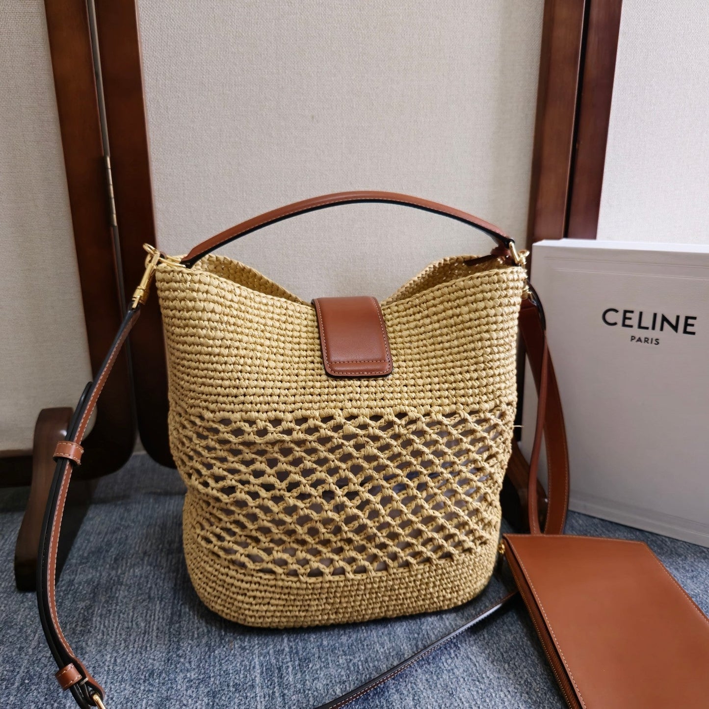 SMALL LOUISE BUCKET 25 IN BEIGE RAFFIA AND CALFSKIN Amelia Amelia