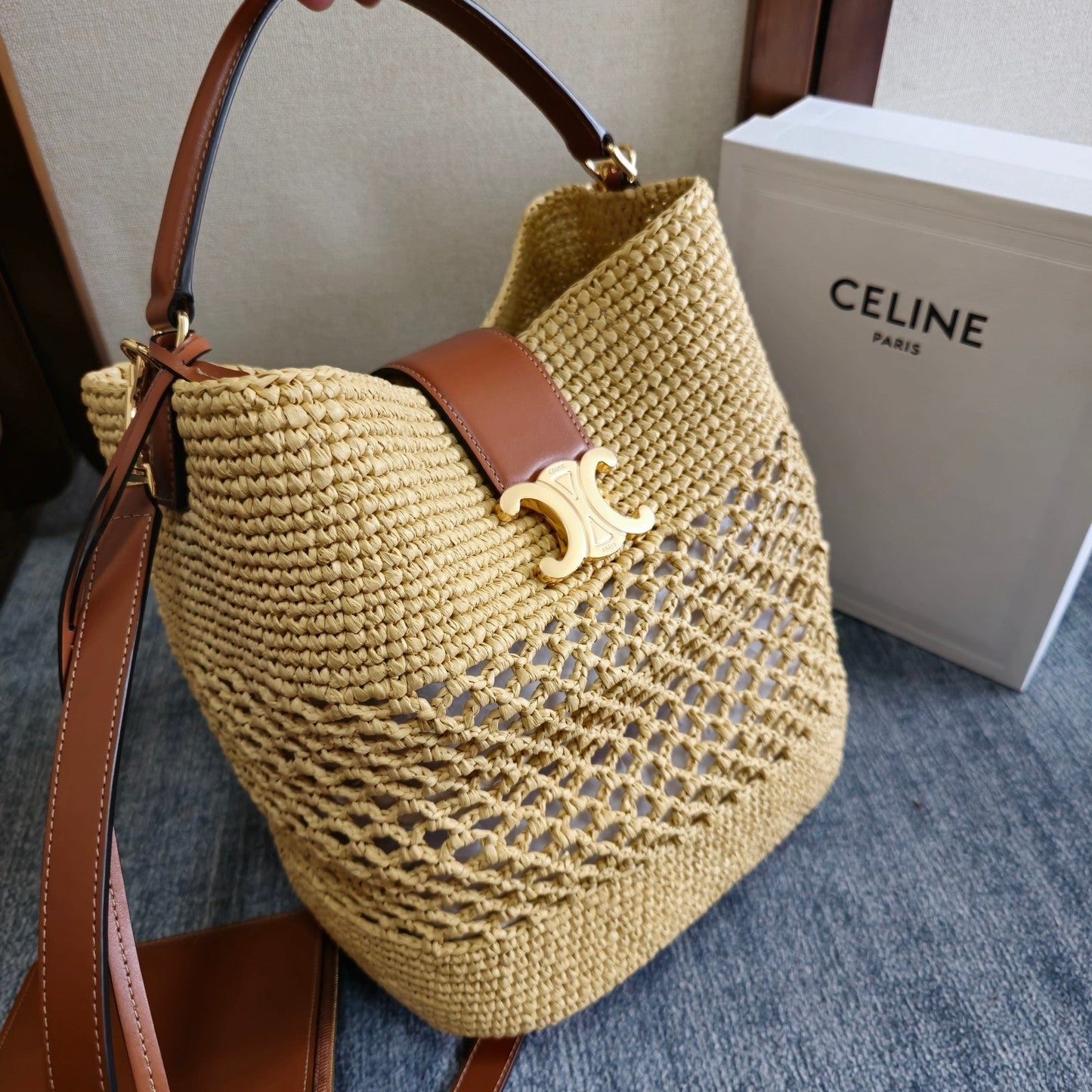 SMALL LOUISE BUCKET 25 IN BEIGE RAFFIA AND CALFSKIN Amelia