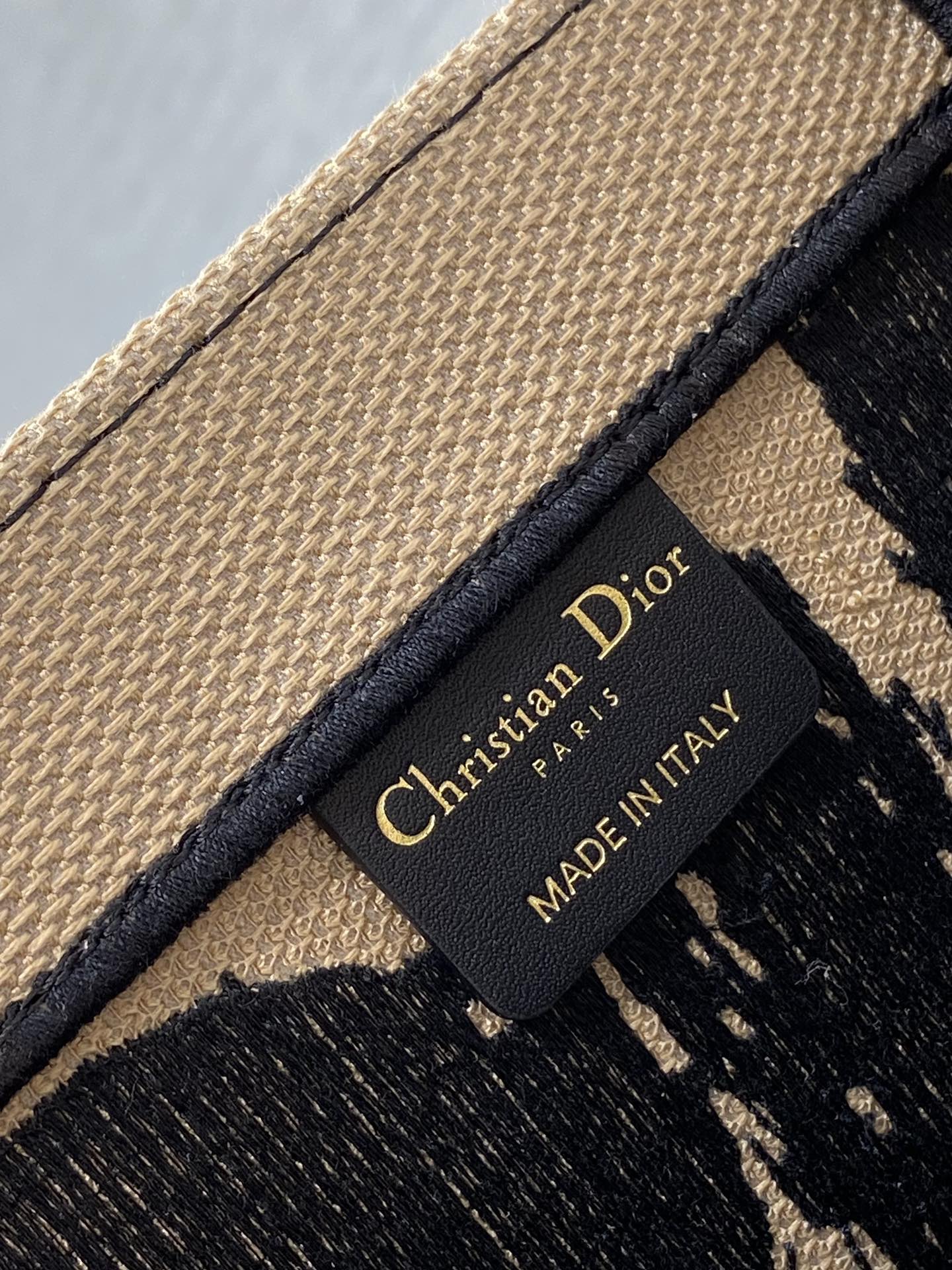 LARGE BOOK TOTE 42 BEIGE AND BLACK MISS DIOR GRAFFITI EMBROIDERY Amelia
