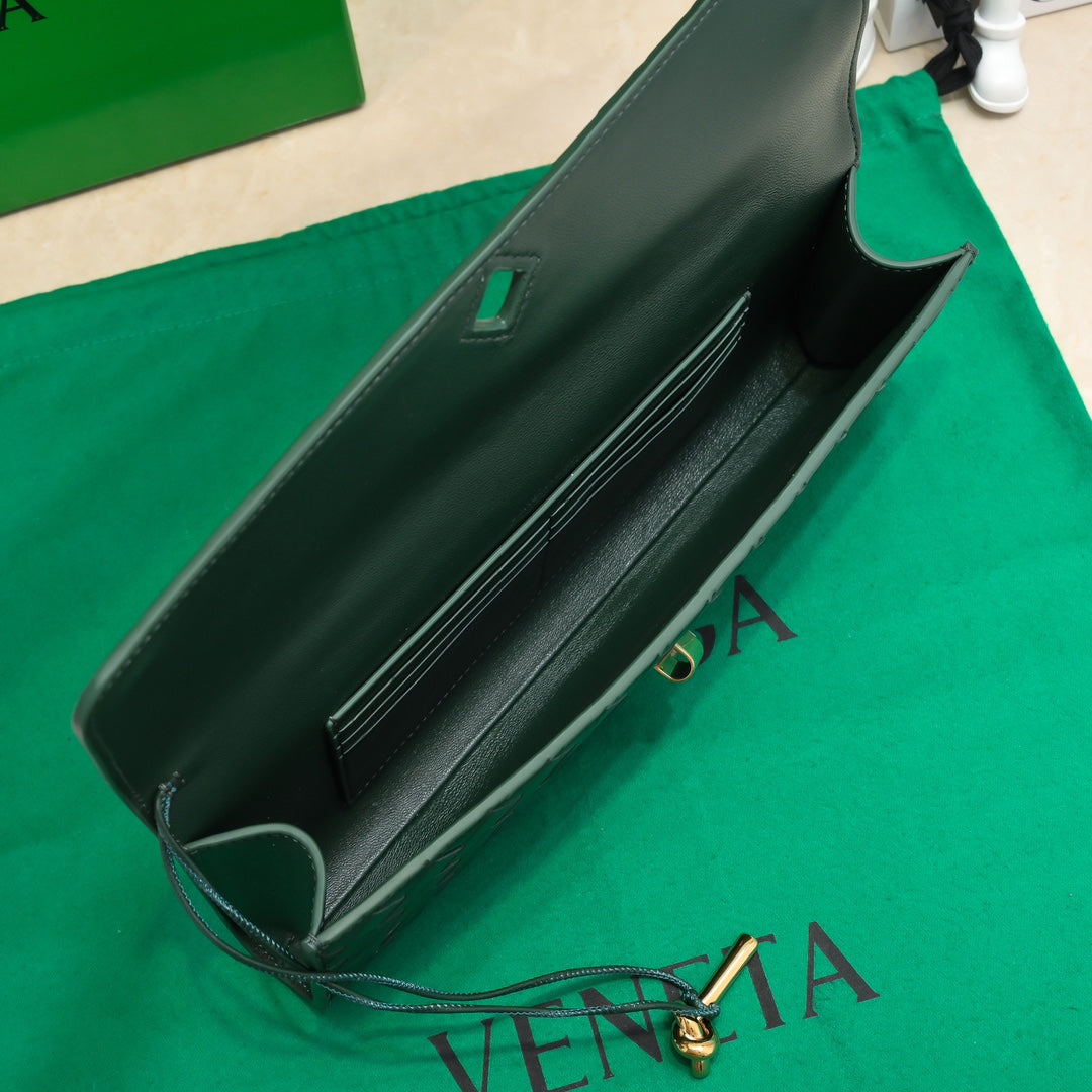 Amelia Long Clutch Andiamo 31 Dark Green Leather Ghw