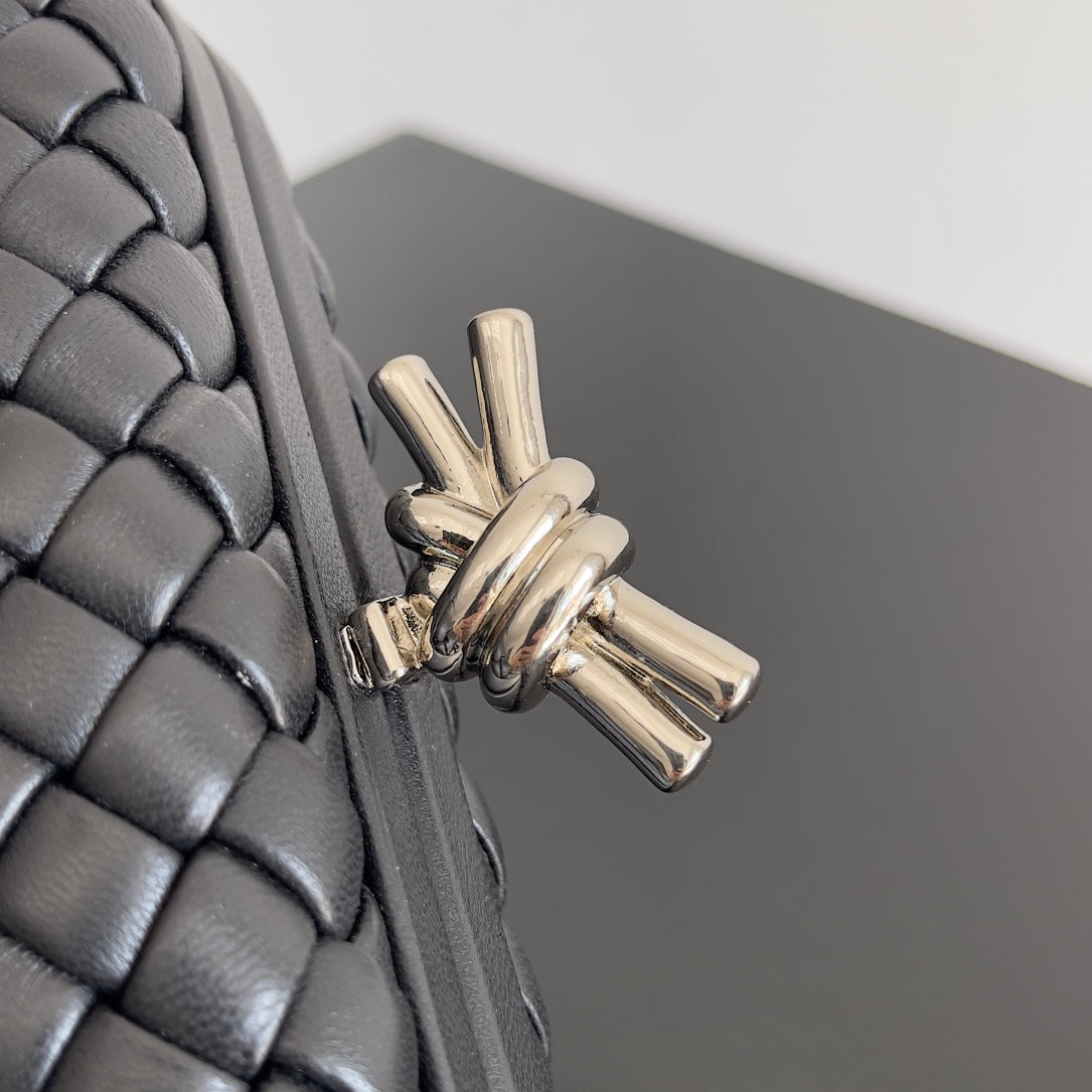 CLASSIC KNOT 20 IN BLACK LAMBSKIN Amelia