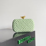 KNOT CHAIN CLUTCH 20.5 IN LIGHT GREEN LAMBSKIN Amelia