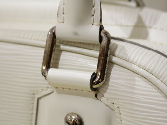 Louis Vuitton Montaigne PM Epi Leather Handbag White