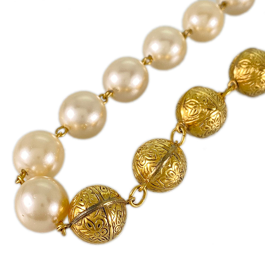 CHANEL Long necklace