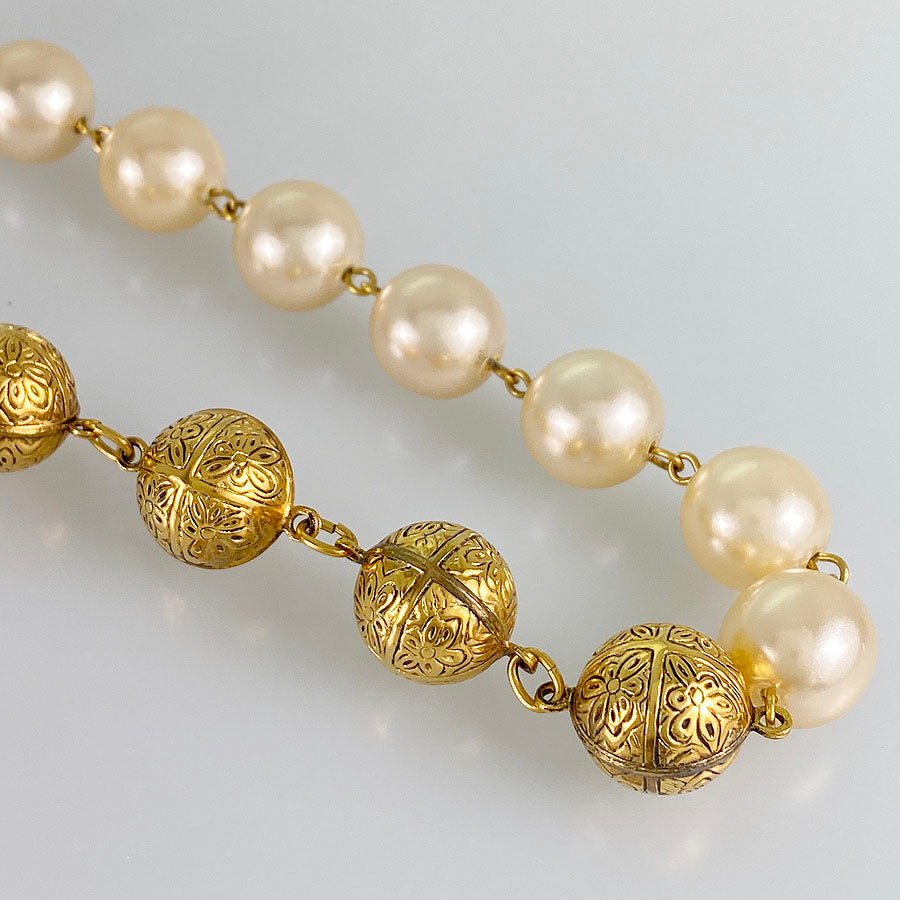 CHANEL Long necklace