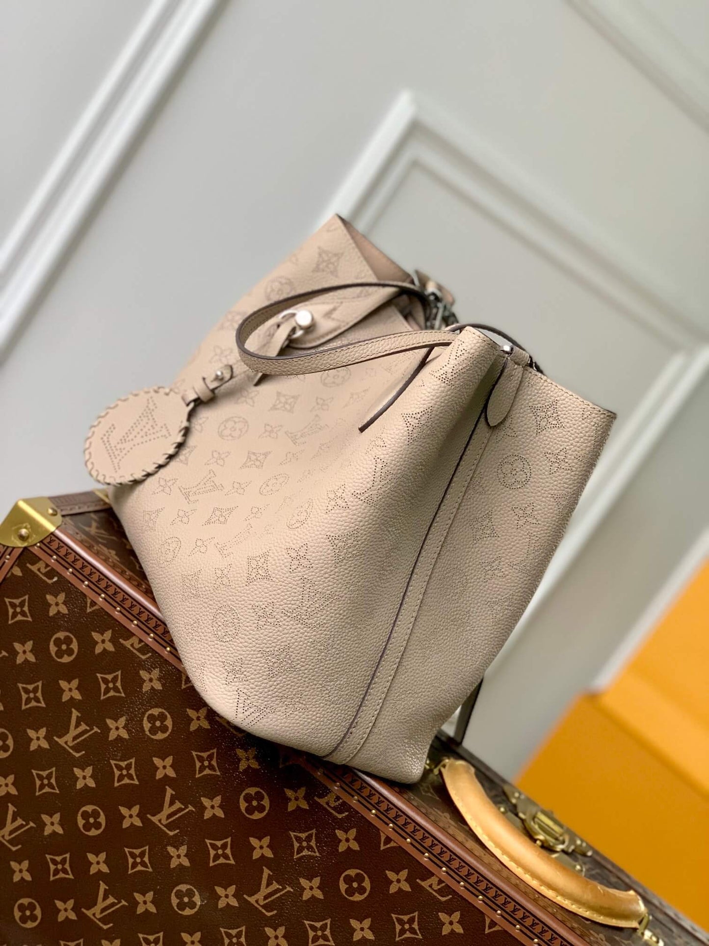 M21850 Blossom MM Handbag 30cm elephant grey