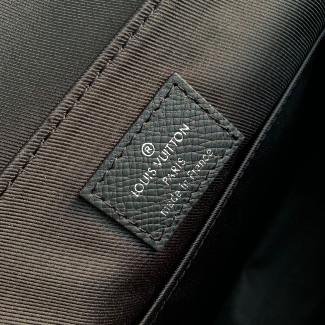 M30850 District PM Taïga 26cm black man bag