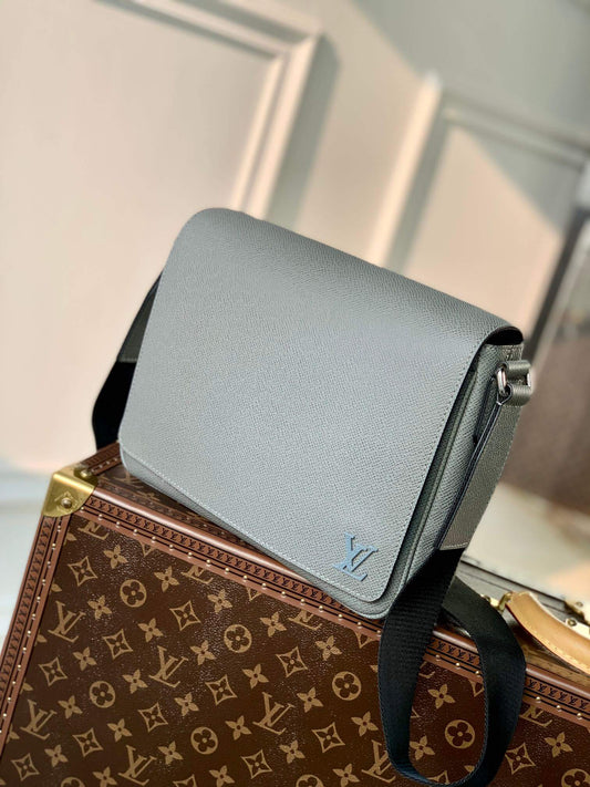 M30851 District PM Taïga 26cm grey man bag