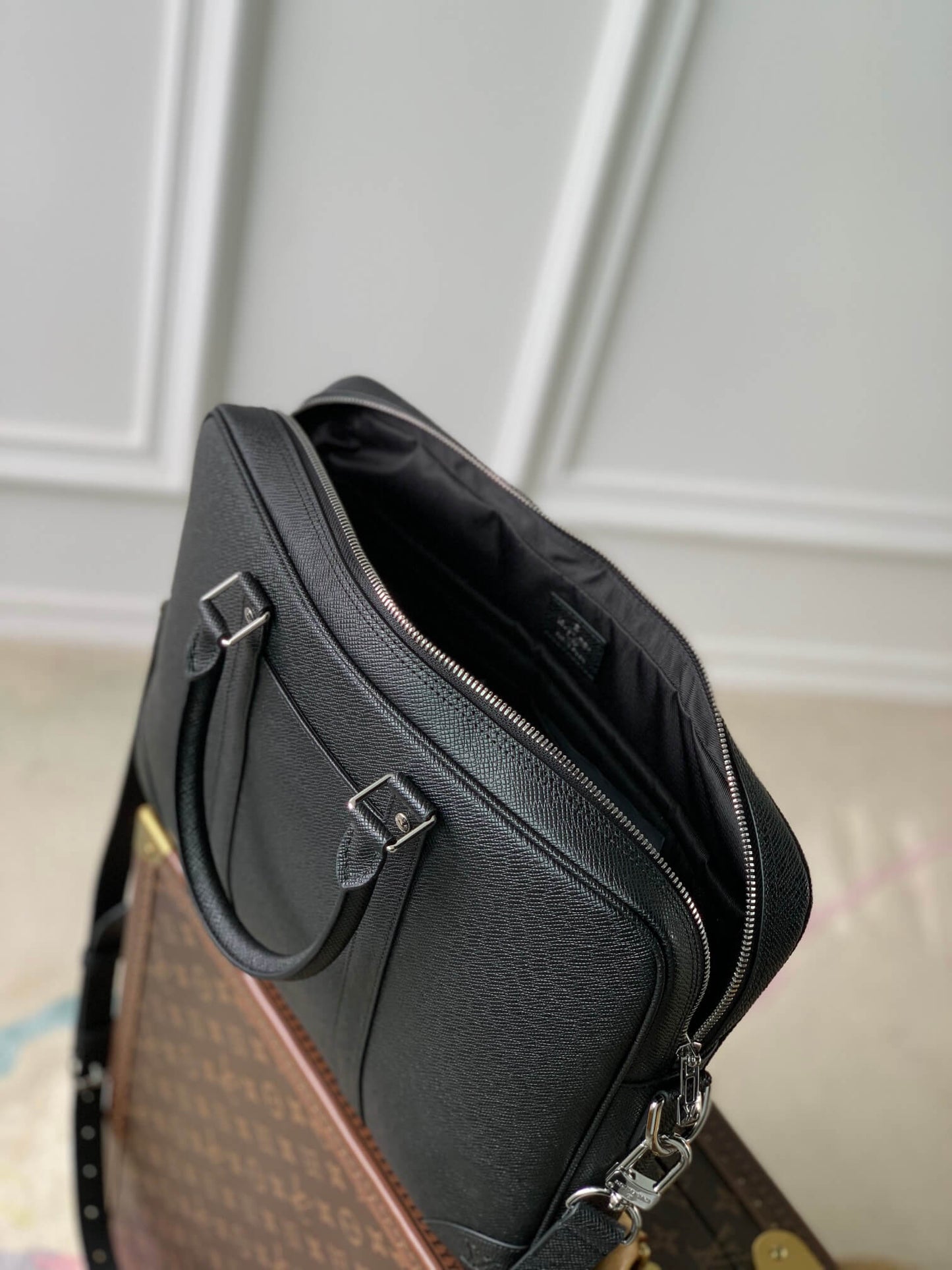 M30925 Porte-Documents Voyage PM 36.5cm Taïga Noir black