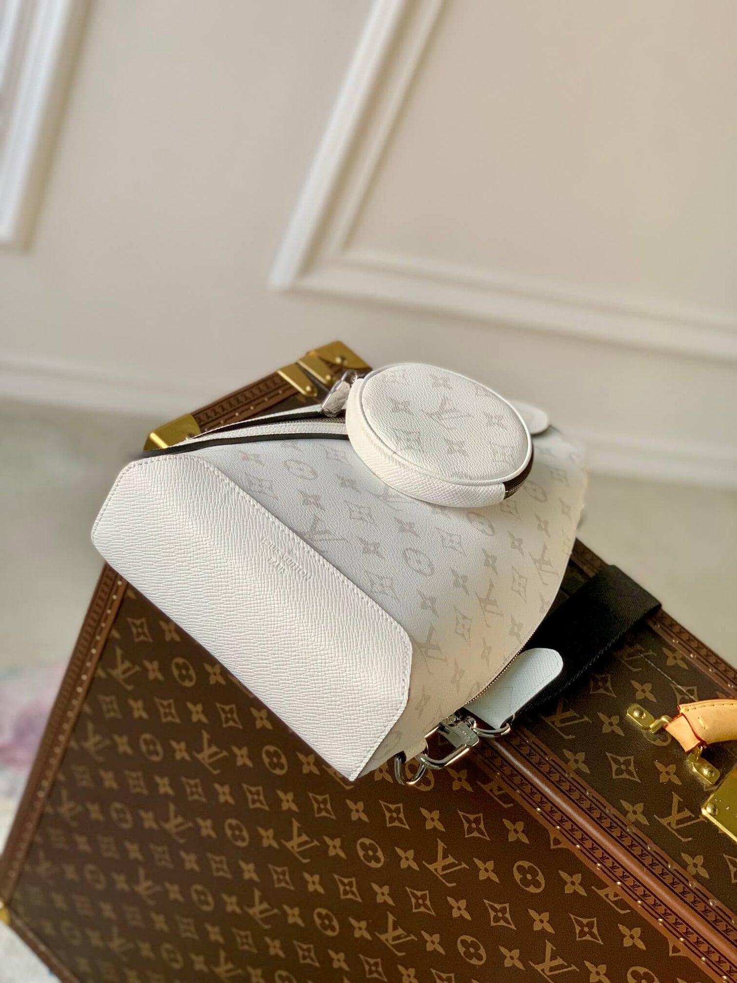 M30936 Duo Sling Bag 20cm white Monogram bumbag