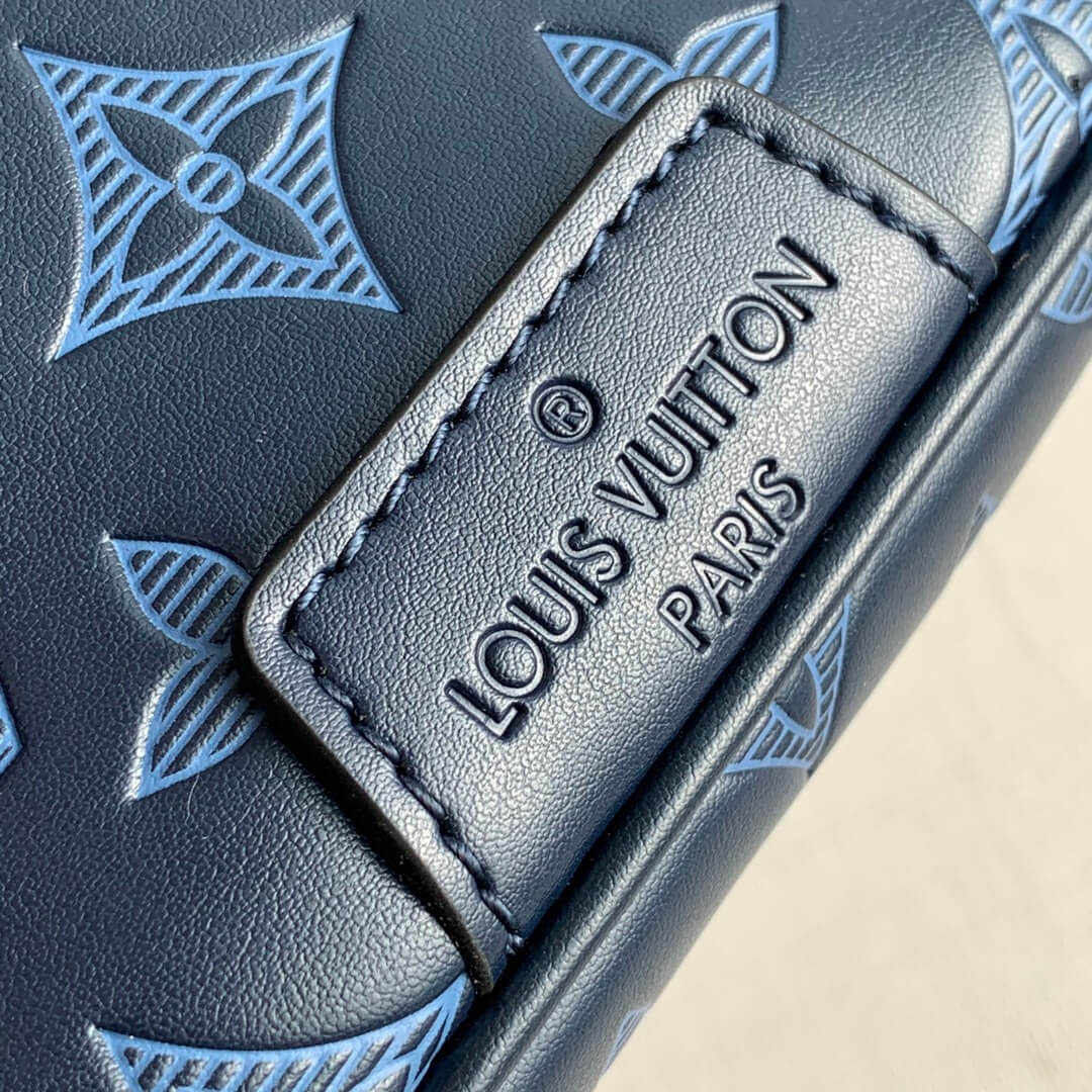 M45729 DISCOVERY BUMBAG PM Monogram Shadow 44cm blue
