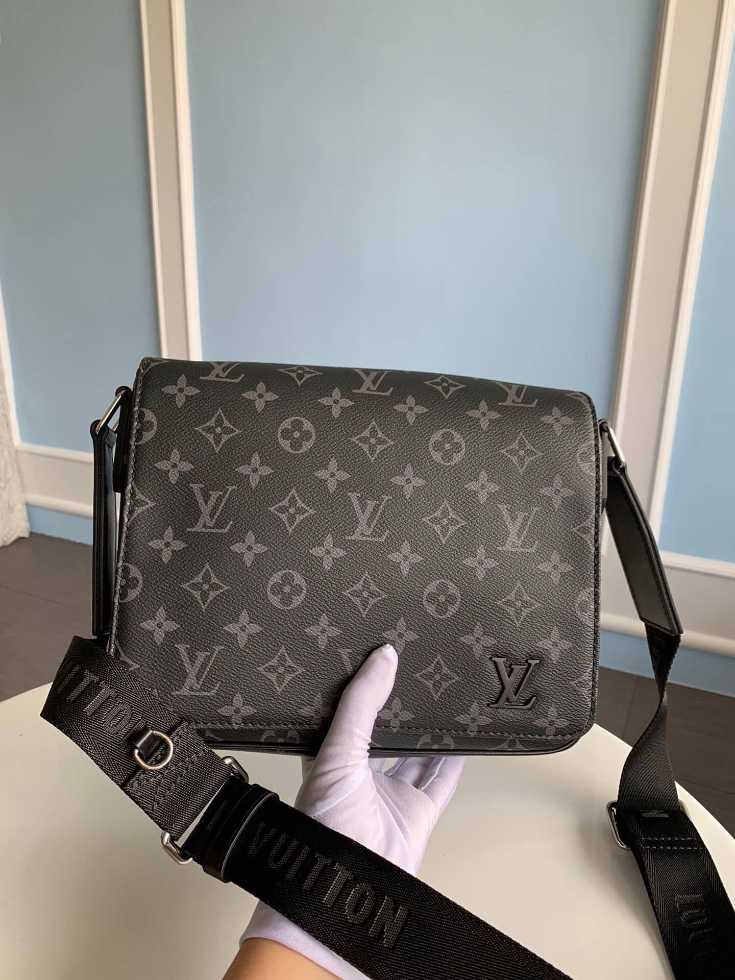 M46255 District PM monogram messenger bag 25cm black
