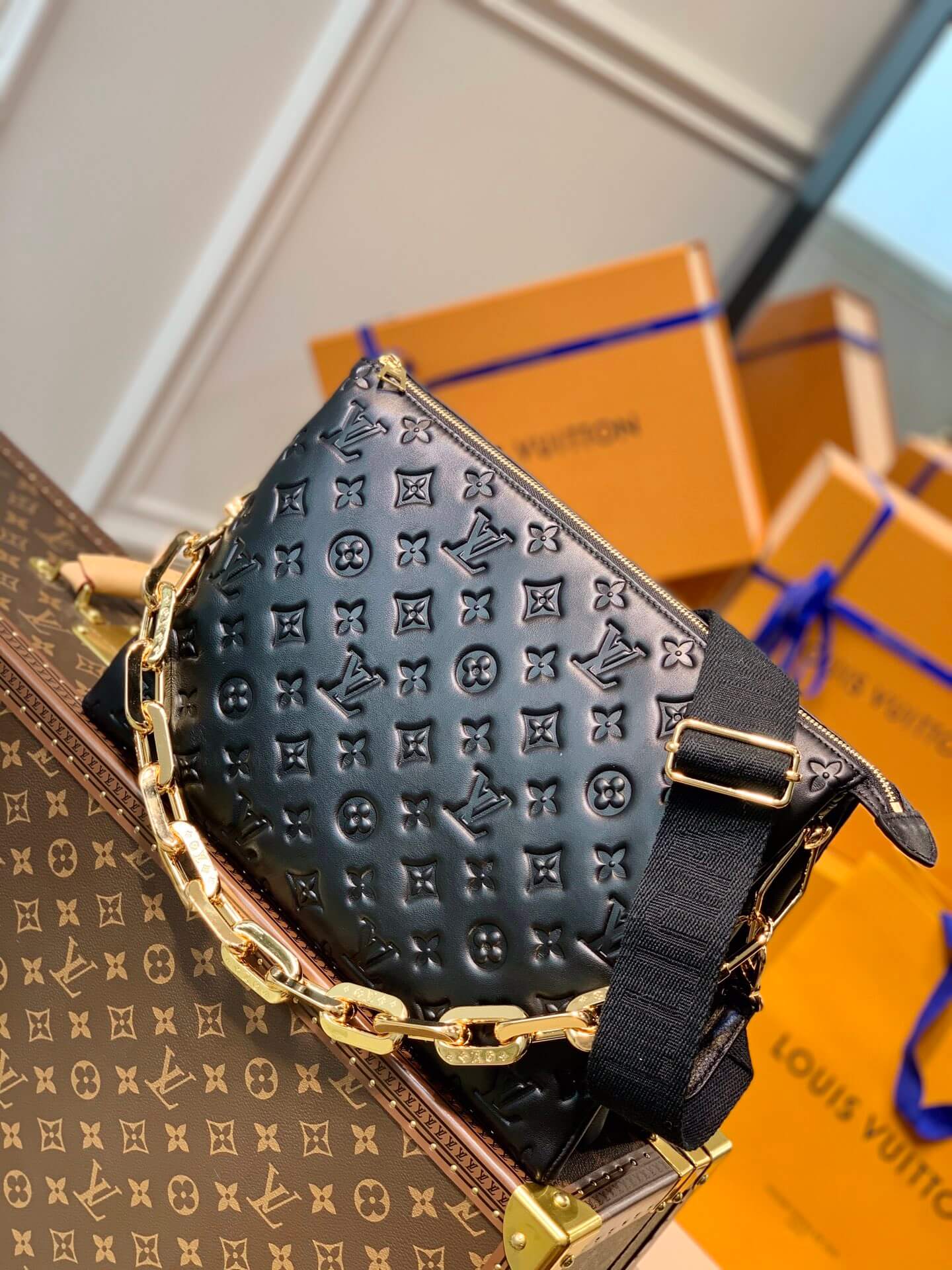 M57783 COUSSIN MM 34cm Monogram black