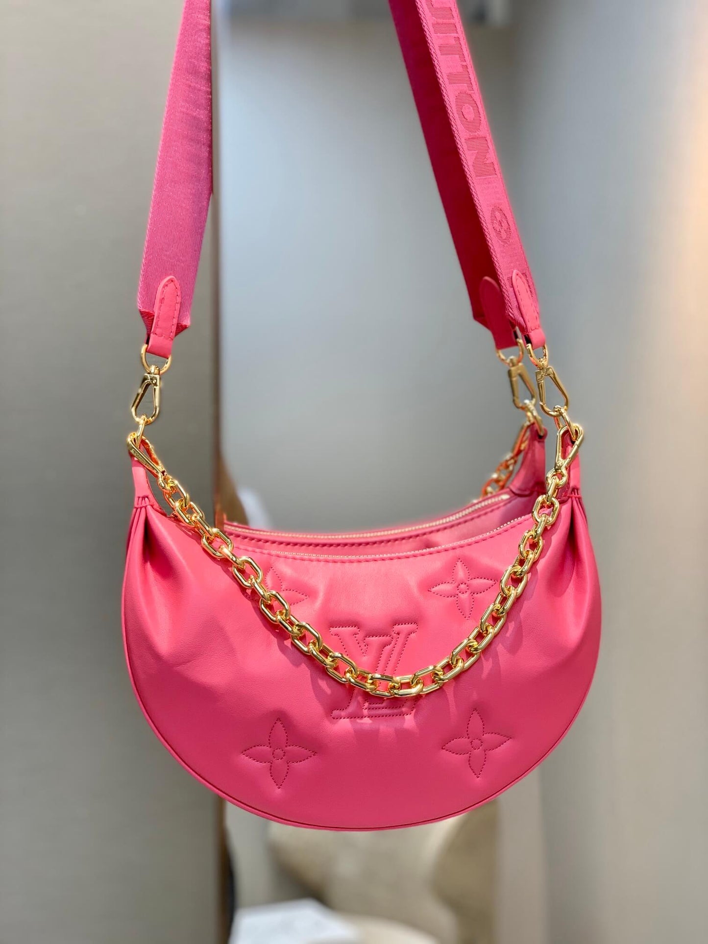 M59915 Over The Moon Monogram rose red 27.5cm