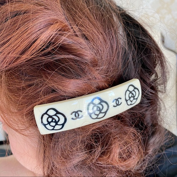 CHANEL   Camellia hair barrette