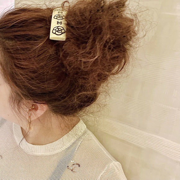 CHANEL   Camellia hair barrette