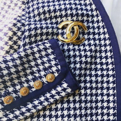 CHANEL   CC logo brooch