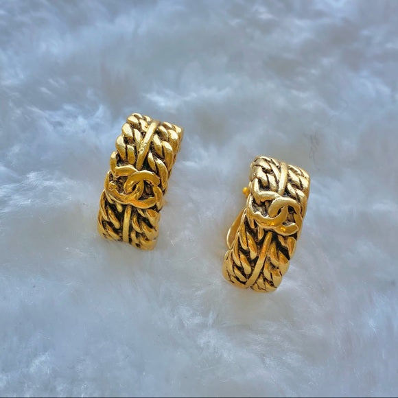 CHANEL   gold earrings