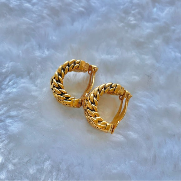 CHANEL   gold earrings